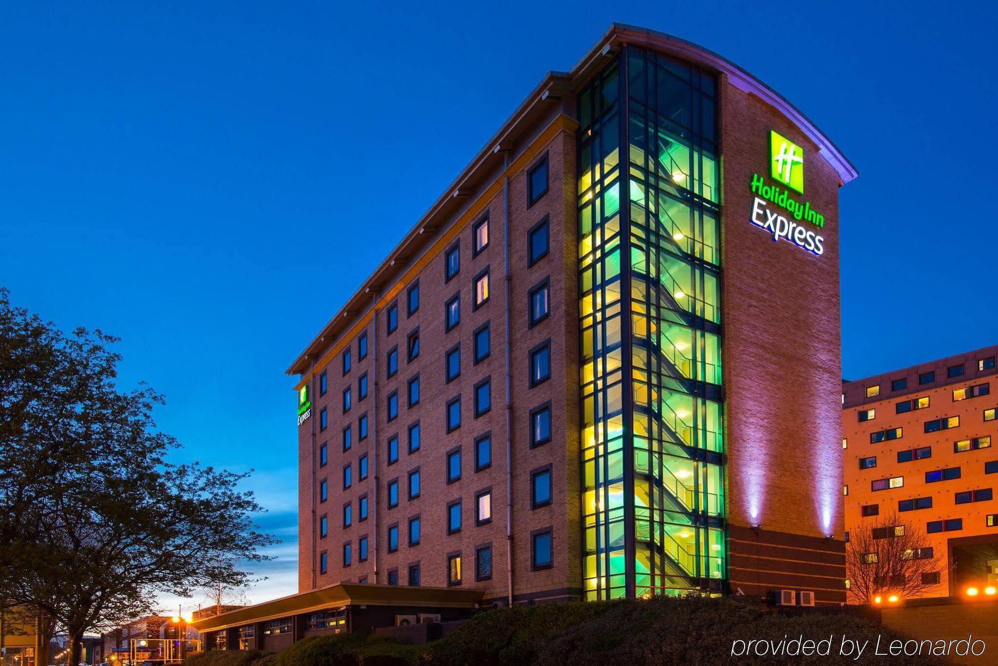 Holiday Inn Express Leeds City Centre, An Ihg Hotel Ngoại thất bức ảnh